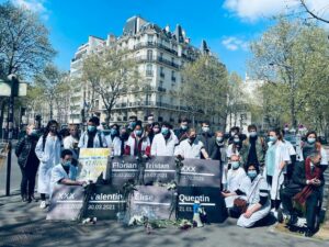 Cinq suicides d’internes en 2021 : hommage silencieux devant le ministère de la Santé, l'épuisement professionnel en cause