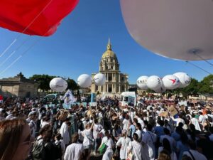 Manifestation des médecins contre la loi Garot à Paris 29 avril 2025
